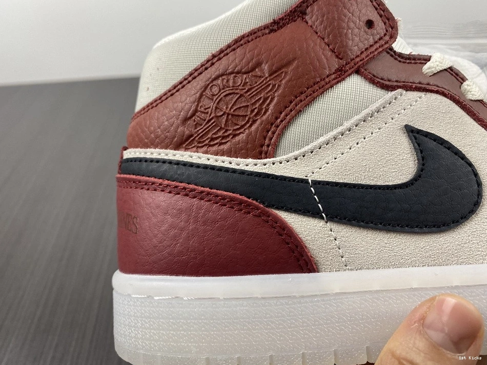 (W) Mid Jordan 1 Machines DM9601-200 - Anti-Gravity 0412